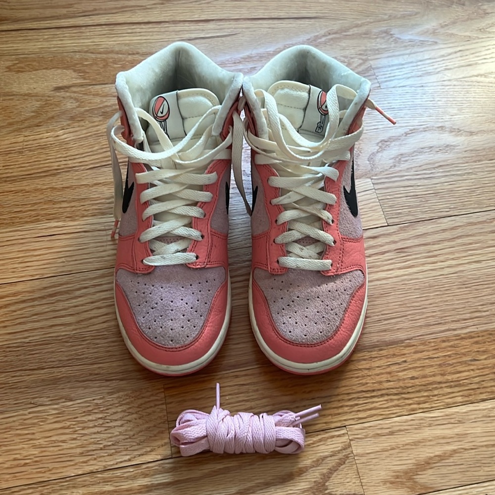 Nike Dunk High women’s 
Size 8
Pink leather / suede